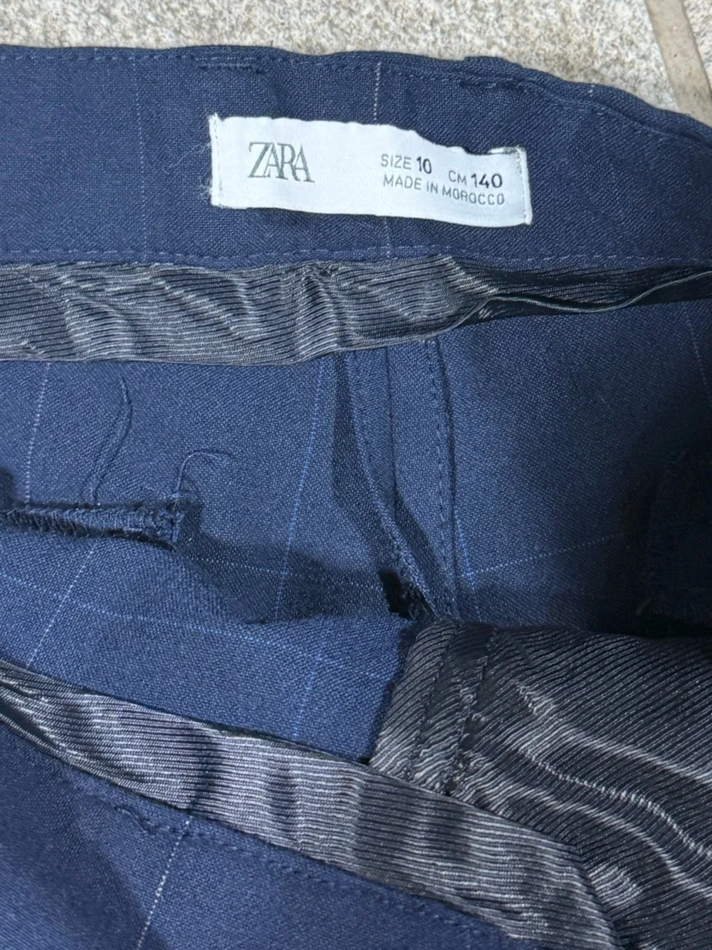 Zara Boys Navy Blue Windowpane Plaid 2-Piece Suit – Size 9 / 140